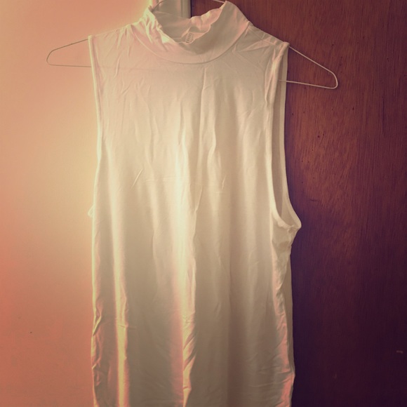 Sleeveless turtleneck Shirts - Picture 1 of 4